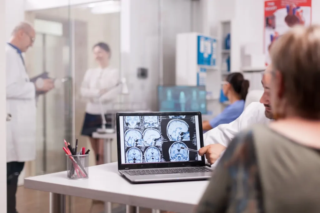 Cavernoma cerebral: saiba o que é, principais sintomas, diagnóstico e quando o tratamento cirúrgico é necessário com acompanhamento especializado.